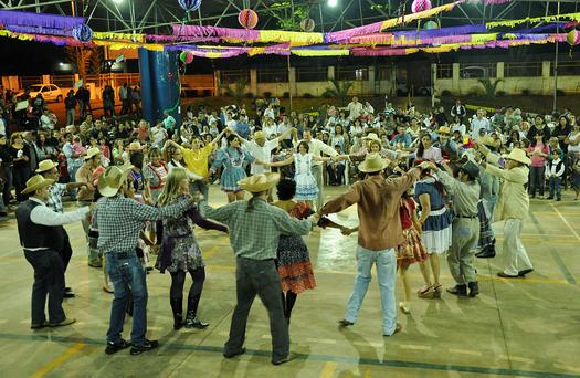 2ª Festa Julina do Provopar reuniu centenas de pessoas, em Paranavaí